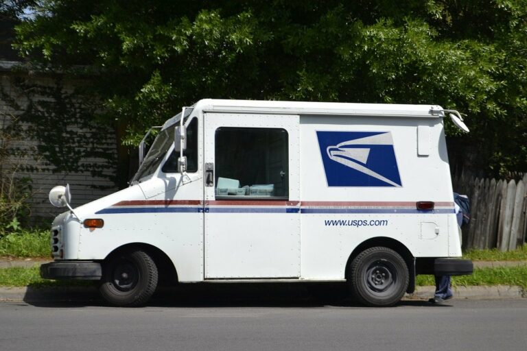 mail-truck-3248139_1280